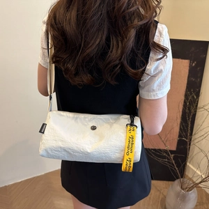 Sac à Épaule en Nylon Décontracté pour Femmes Sac Bandoulière Cylindrique Avec Sangle Jaune Petit Sac Carré Plissé Streetwear