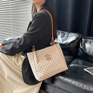 Vintage Buchstabendruck PU Leder Shopper Für Damen Große Kapazität Mode Pendler Schultertasche Mit Metall Logo Dekoration