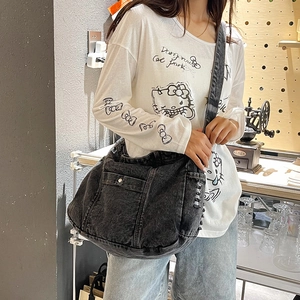 Retro gewaschene Denim-Umhängetasche in Dunkelgrau mit Distressed-Details und viel Platz