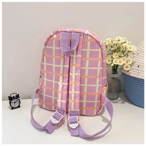 Vue arrière du sac à dos enfant à carreaux rose et orange avec bretelles violettes