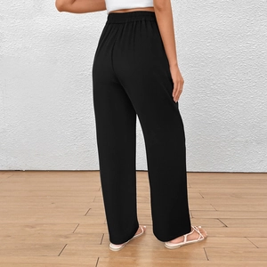 Pantaloni neri a gamba larga a vita alta da donna in tessuto fluido, vista posteriore