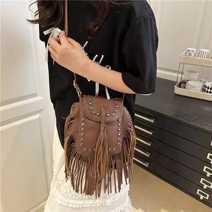 Borsa A Tracolla Vintage Bohémien In Pelle PU Da Donna Con Borchie E Frange Lunghe Elegante Piccola Borsa A Spalla