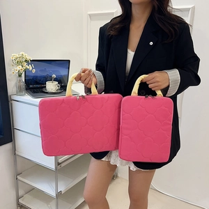 Quilted Laptop Bag Waterproof Nylon Tablet Sleeve Cute Clover Pattern Lightweight Handheld Protection Case
