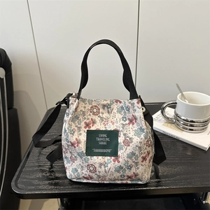 Sac Seau Jacquard Vintage Fleurs Papillon pour Femmes Mini Sac Cabas Bandoulière en Toile Décontracté Avec Sangle Réglable Sac à Main Mode