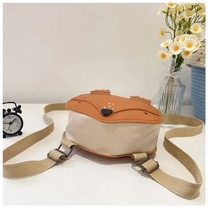 Détail du sac de dessin animé renard avec bandoulière réglable et similicuir orange