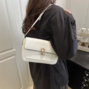 Women Retro French Style Shoulder Bag PU Leather Lychee Pattern Underarm Bag With Gold Horseshoe Buckle Elegant Commuter Handbag