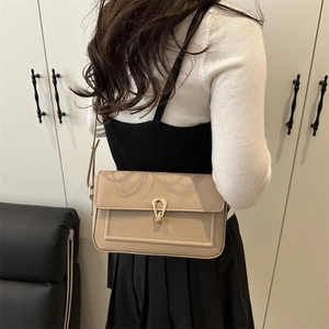 French retro beige pebble leather shoulder bag with elegant gold ring metal buckle clasp