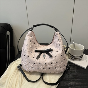 Borsa a Tracolla da Donna Dolce Trapuntata con Texture a Bolle con Fiocco e Ciondolo a Cuore Borsa Tote Casual