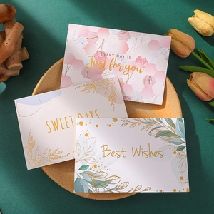 Set de cartes de vœux élégantes avec dorure et motifs floraux en décor festif