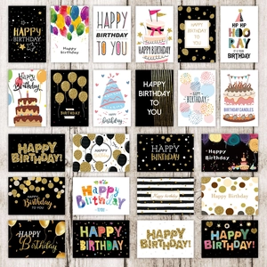 Vue à plat de 24 cartes d'anniversaire assorties avec des motifs dorés pailletés