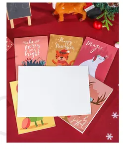 Détail de cartes de vœux festives avec animaux de dessin animé et page intérieure vierge