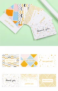 Dettaglio di 6 biglietti d'auguri creativi con stampa in oro e motivi geometrici