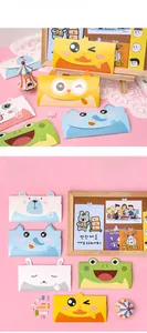 Détails de cartes de vœux enveloppes d'animaux mignons avec divers motifs de personnages
