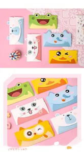 Détail de cartes enveloppes animaux mignons avec motifs d'ours, de grenouille et d'hibou