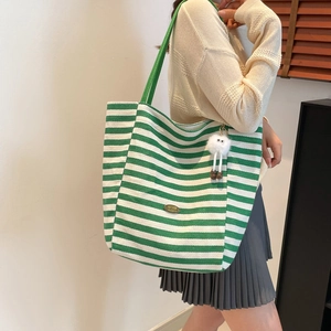 Sac Cabas en Toile à Rayures Grande Capacité Sac à Bandoulière Décontracté Avec Charme en Peluche pour Femme Shopping Voyage