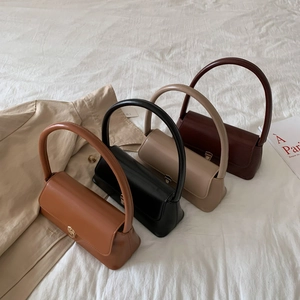 Sac baguette vintage français en marron, noir et beige avec boucle métallique élégante