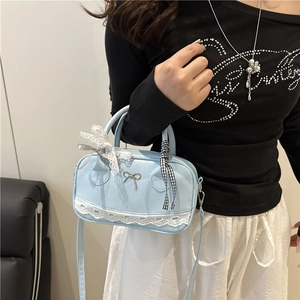 Hellblaue PU-Leder Handtasche mit Spitzenbesatz und Metallschleife im Ballett-Stil
