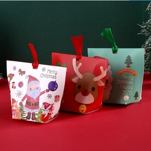 Lot de sacs cadeaux de Noël avec motifs de Père Noël, rennes et rubans colorés