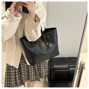 Mirror selfie showing a large black leather tote bag paired with casual workwear outfit