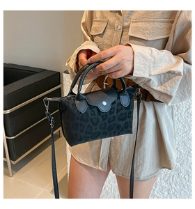Minibolso tote de nailon con estampado de leopardo y correa ajustable extraíble