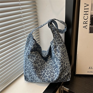 Sac Fourre-Tout Imprimé Léopard Style Coréen Grande Capacité Sac à Épaule en Toile Minimaliste Sac à Main Femme Casual Polyvalent