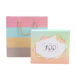 Boîte cadeau dégradé macaron et sac assorti pour le défi des 100 choses pour couples