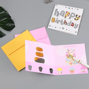 Kreatives Geburtstags-Grußkartenset mit hohlem Design, Umschlägen und Cupcake-Motiv