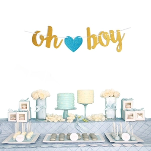 Gros plan de la bannière Oh Boy scintillante avec cœurs bleus pour baby shower