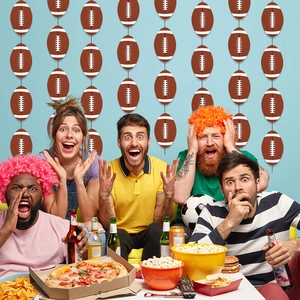 Ghirlanda di rugby realistica marrone per decorazione di feste con dettagli di cuciture bianche