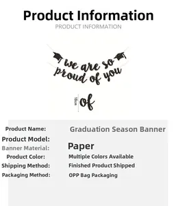 Dettaglio dello striscione di laurea in carta glitterata con we are so proud of you