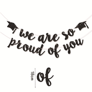 Pancarta de graduación We Are So Proud Of You con letras negras brillantes de 18cm