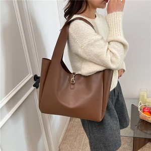 Fashion Large Capacity PU Leather Tote Bag For Women Urban Simple Minimalist Single Shoulder Handbag With Metal Hook Buckle