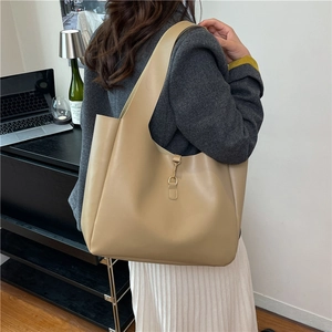 Minimalist beige tote bag with gold metal buckle, large capacity shoulder bag for commuting