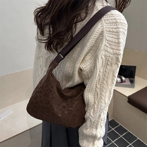 Leopard Print Crescent Hobo Bag Adjustable Shoulder Strap Zipper Closure Fashion Casual Nylon Women Crossbody Shoulder Bag