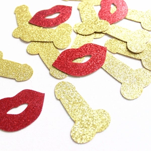 Confettis de table lèvres rouges et paillettes dorées pour décoration de fête de mariage