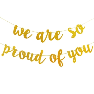 Striscione dorato glitter 'We Are So Proud of You' per decorazione festa di laurea