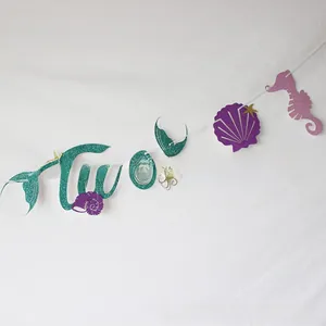 Bannière pailletée sirène 'Two' pour anniversaire avec détails d'hippocampe et coquillage