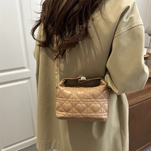 Chic khaki heart-quilted crossbody bag in premium leather with adjustable strap