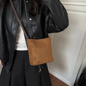 Women Leopard Print Bucket Crossbody Bag PU Suede Minimalist Retro Small Shoulder Handbag Daily Casual Messenger Purse