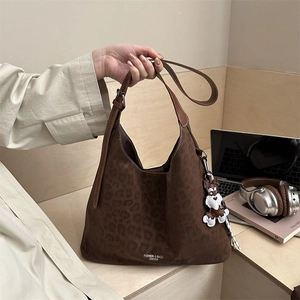 Women Fashion Leopard Print Large Capacity Shoulder Bag Suede Texture Tote Bag With Puppy Pendant Casual Commuting Handbag