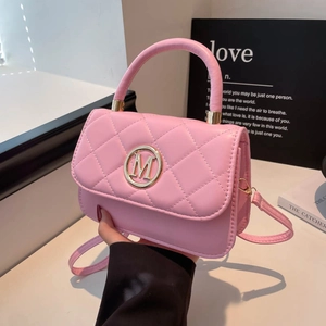 Sac Bandoulière Matelassé pour Femmes Minimaliste en Cuir PU Petit Sac à Main Carré Avec Logo M en Métal Matériel Doré Elégant