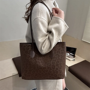 Grand sac cabas tendance à imprimé léopard avec bandoulière élégante pour femmes