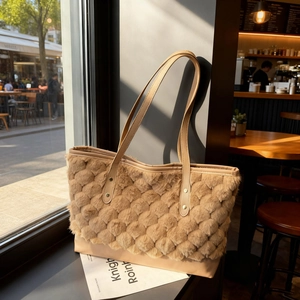 Women Plush Tote Bag Large Capacity 3D Bubble Texture Winter Handbag Shoulder Bag Synthetic Leather Splicing Rivet Bag
