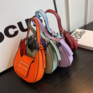 Chic retro half-moon armpit bags in five trendy colors with gold metal buckle decoration