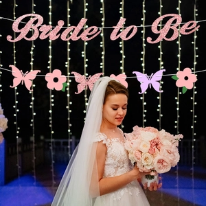 Ροζ γκλίτερ πανό Bride to Be με πεταλούδες και λουλούδια για διακόσμηση πάρτι νύφης