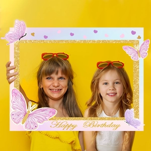 Cadre photo pour anniversaire avec paillettes dorées, papillons violets et cœurs