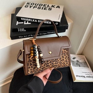 Vintage PU Leather Baguette Bag Women Leopard Print Shoulder Bag With Beaded Pendant Crossbody Bag Casual Commute Handbag
