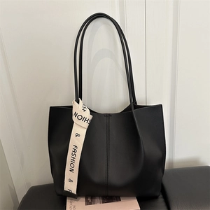 Minimalist large capacity black leather tote bag with fashion lettered strap for women