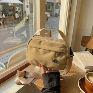 Sac à Bandoulière en Nylon pour Femmes Sac à Main Léger Minimaliste pour les Déplacements Quotidiens Pochette Carrée Décontractée Urbaine