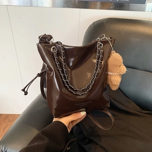 Women's Fashion PU Leather Bucket Bag Minimalist Solid Color With Metal Chain Shoulder Strap And Plush Bear Pendant For Daily Commuting